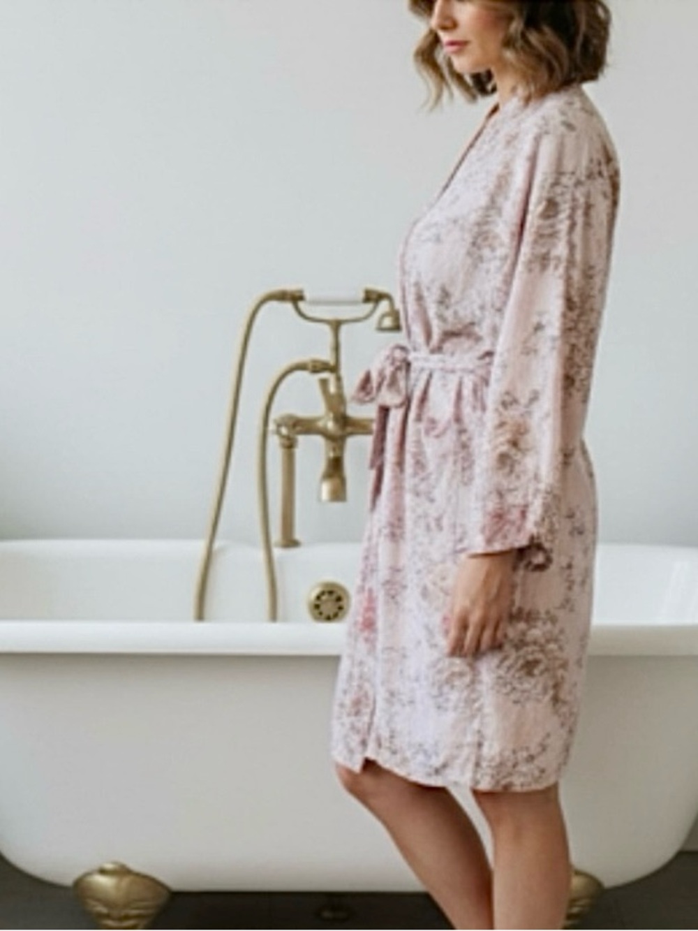 Tahari Sleepwear Cream Floral Robe Size Small - Picture 3 of 9